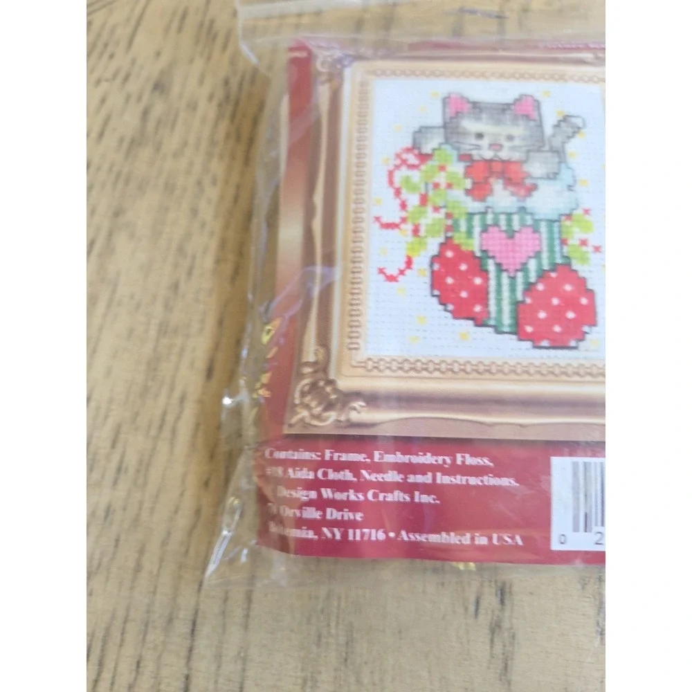 Cat CROSS STITCH KIT Design Works Cat/Kitten 